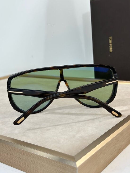 TOM FORD - Black Frame with Yellow-Green Lenses - Full-Bridge Sunglasses main image 5